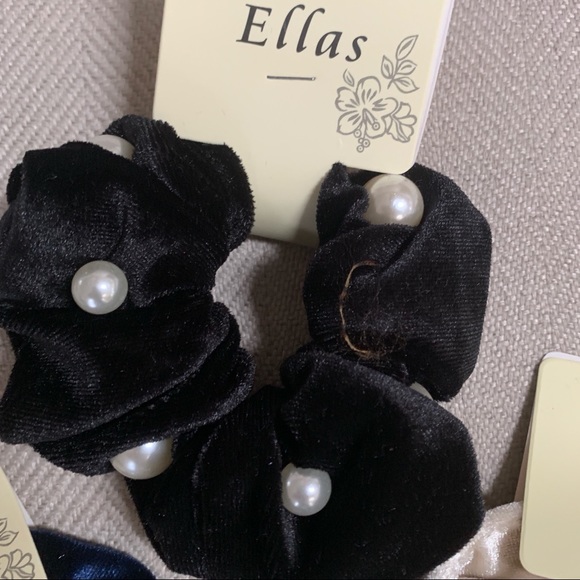 NWT 3 Velvet Ponytail Scrunchies - Picture 3 of 5